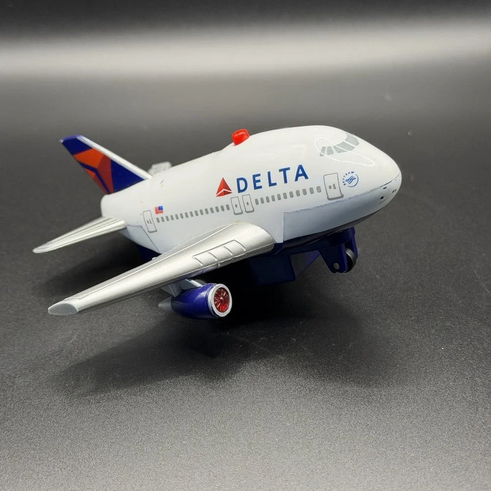 Realtoy Delta Airlines‎ pullback toy jet plane w/ light & sound New Batteries